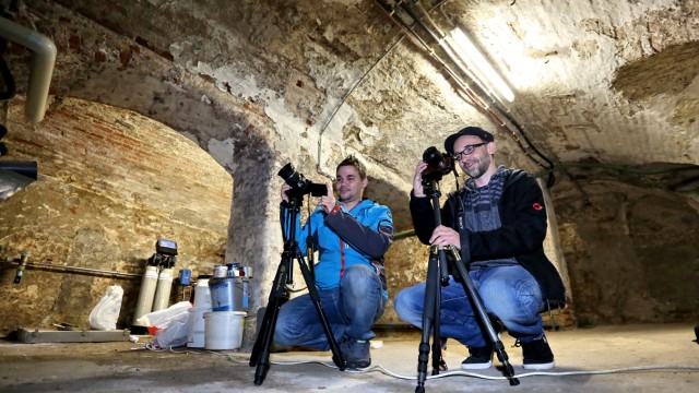 Geheimnisvolles Tunnelsystem: Wenn Matthias Gabriel und Alfred Bold (rechts) den Moosburger Untergrund fotografieren, entfährt ihnen schon mal ein begeistertes "geil, geil, geil".