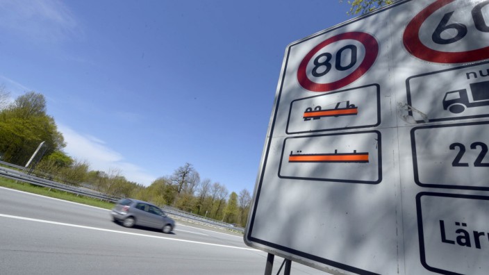 Lärmschutz an der Autobahn: Auf der Giesinger Autobahn gilt derzeit auch am Tag Tempo 80. Aber nicht wegen des Lärmschutzes.