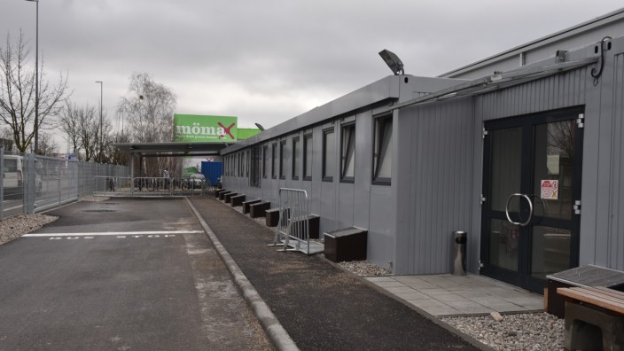 Ankunftszentrum: Im Ankunftszentrum im Euro-Industriepark sollen Wachmänner Flüchtlinge erpresst haben.