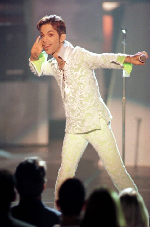 Sänger Prince USA während seines Konzerts anlässlich der 4 Annual VH1 Honors in Los Angeles PUB