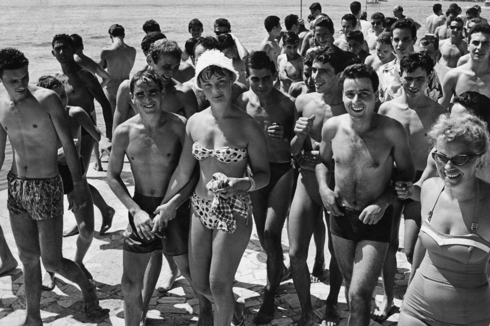Papagalli mit ausländischen Touristinnen, 1959