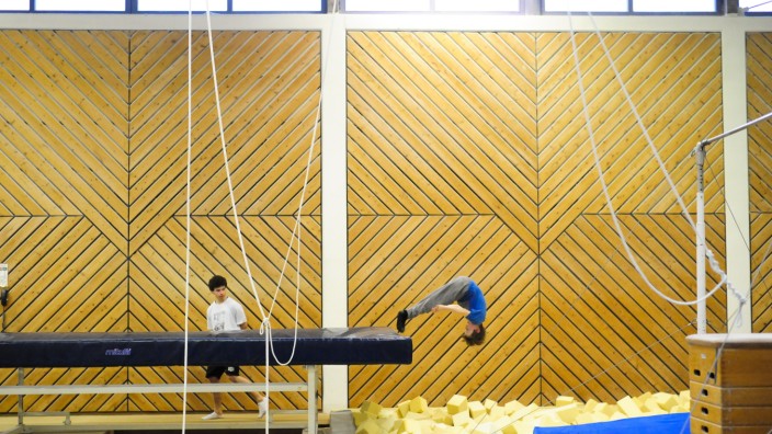 Trampolin: In der Halle des Landesleistungszentrums des Bayerischen Turnverbands in Sendling können am Wochenende auch Freizeitsportler trainieren.