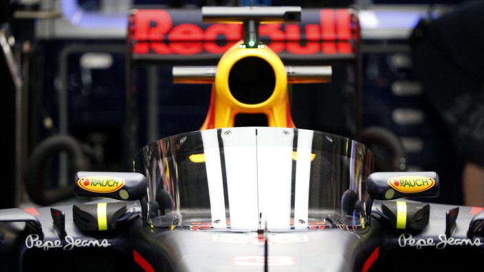 Sicherheit: Mit Windschutzscheibe: Red-Bull-Pilot Daniel Ricciardo.