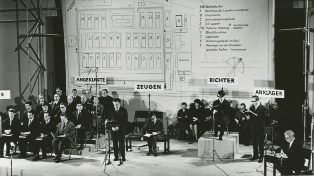 Peter-Weiss-Jahr: "Die Ermittlung": Szenische Lesung der Deutschen Akademie der Künste am 19. Oktober 1965 in der Volkskammer der DDR.