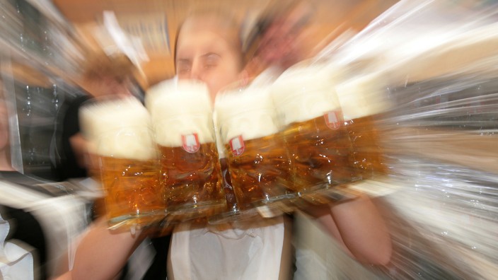 Oktoberfest: Es ist fast so sicher wie das Amen in der Kirche: dass jedes Jahr die Bierpreise beim Oktoberfest steigen. Weniger trinken die Wiesn-Besucher dennoch nicht.