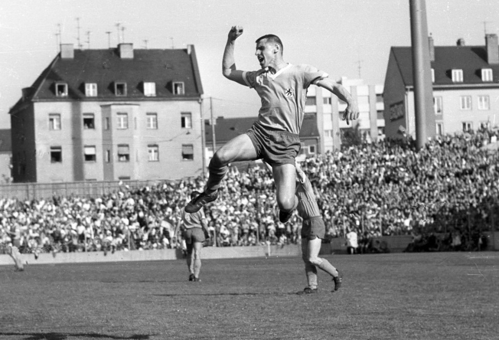 TSV München 1860 Borussia Moenchengladbach am 14 05 1966 3 3 Jubel von Timo Konietzka 1860 im; historische löwen