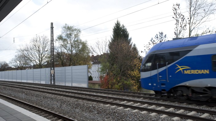 Schallschutzwand an Bahnstrecke in München, 2013