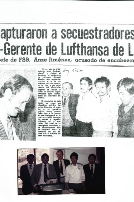 Bolivien: Zeitungsbericht aus La Paz über die Festnahme der ersten Täter, darunter ein Foto von Michael Wurche mit Gerichtsbeamten.