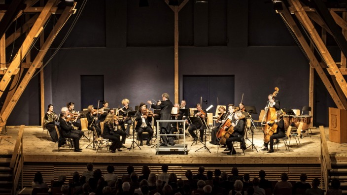 Andechser Konzerte: Michael Hartmann mit seinem Odeon-Ensemble eröffnete die Andechser Konzerte, die im Florian-Stadl stattfinden.