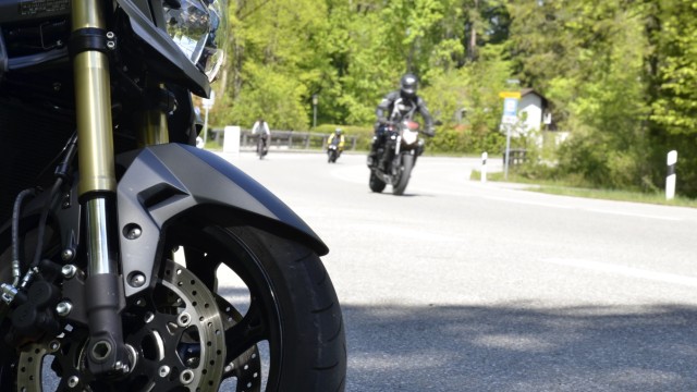 Trotz vieler Unfälle: Motorradfahrer dürfen weiterhin am Kesselberg fahren.