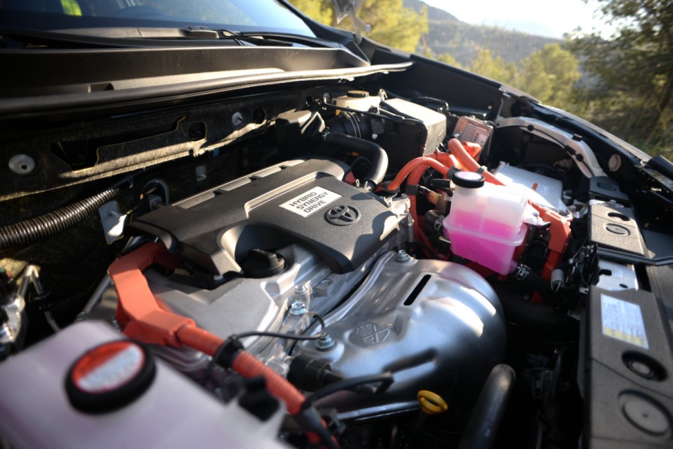 Der Motorraum des Toyota RAV4 Hybrid.