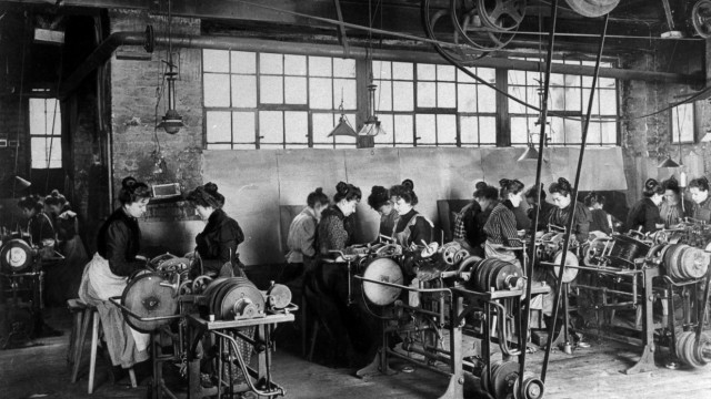 Arbeiterinnen in einer Zigarrenfabrik, 1908