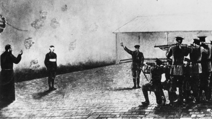 Irland: Eine Zeichnung zeigt die Hinrichtung eines irischen Rebellen im Kilmainhaim-Gefängnis.
