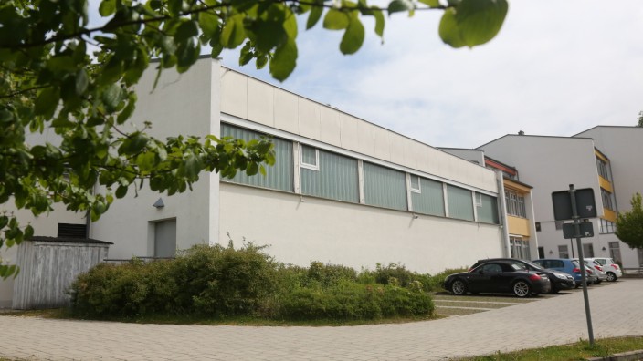 Schule in Kranzberg: Für die Ganztagsbetreuung steigt der Platzbedarf an der Kranzberger Grundschule - ein Fachbüro ermittelt auch das Für und Wider eines Neubaus an anderer Stelle oder eines Ausbaus.