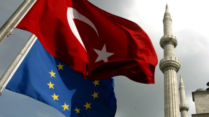 EU-Kommission will visumfreie Einreise für Türken empfehlen
