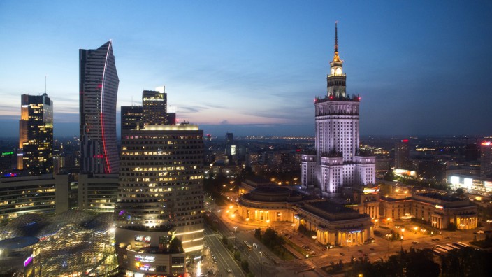 Polen: Auch Warschau leuchtet, beinahe amerikanisch.