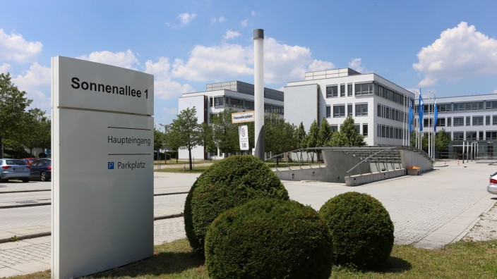 Neue Klinik in Kirchheim: In den leer stehenden Büros an der Sonnenallee in Kirchheim soll die Klinik einziehen, gegenüber der Gesundheitscampus entstehen.