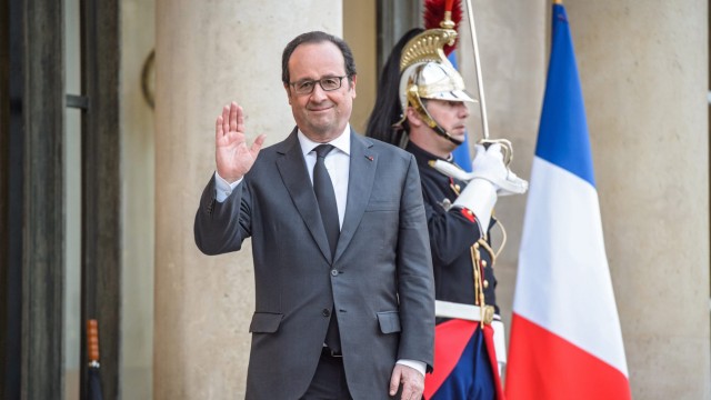 French President Hollande survives a no confidence vote at the Fr