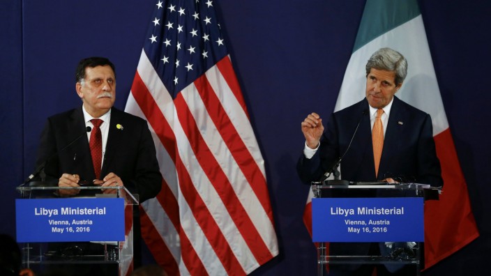 Libyen: Der libysche Premier al-Serraj mit US-Außenminister John Kerry in Wien.