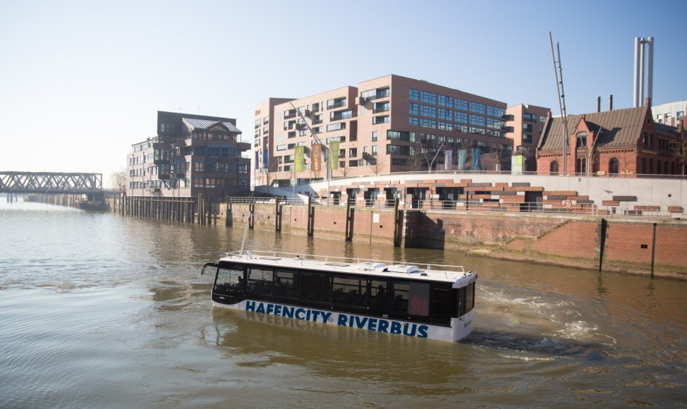 Amphibienbus im Hamburger Hafen