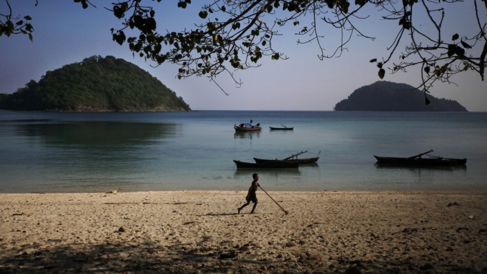 Traumbucht gefunden: weißer Strand, glasklares Wasser, kein Dorf in der Nähe - auf einer der 800 Inseln des Mergui-Archipels.
