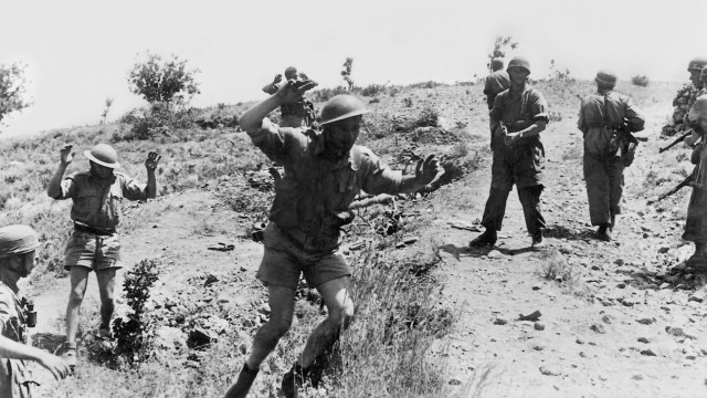 Britische Soldaten geraten in deutscher Gefangenschaft auf Kreta, 1941