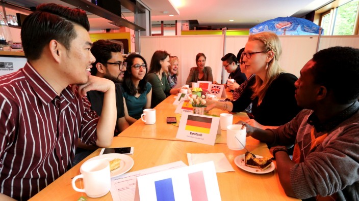 Campus Weihenstephan: Austausch in lockerer Atmosphäre: Im Sprachencafé treffen sich Studenten aus aller Welt, um sich kennenzulernen und zu vernetzen.