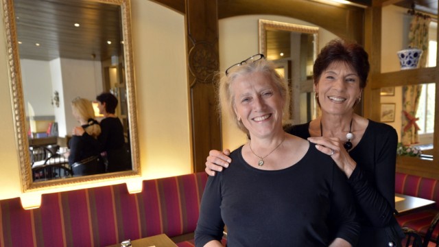 Grünwald: Seit beinahe vier Jahrzehnten als Bedienungen an den Kaffeetischen unterwegs: Maria Riedl und Marita Haak (von links).