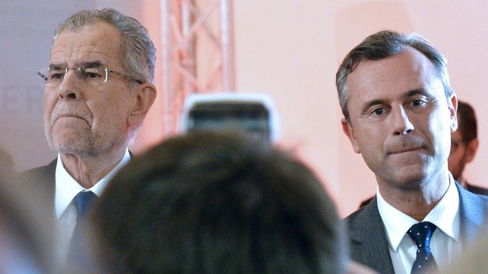 Bundespräsidentenwahl: Alexander Van der Bellen (links) und Norbert Hofer kurz vor ihrem gemeinsamen Auftritt im ORF.