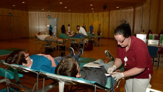 Blutspenden in Erding: Etwa zehn Minuten dauert die Blutabnahme. Hygiene wird dabei groß geschrieben.