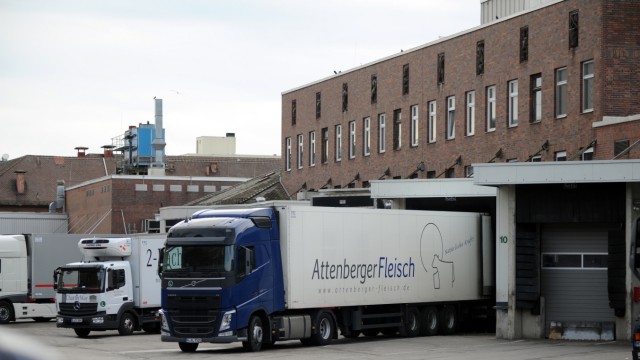 Bauprojekt: Bis zu 14 Lastwagenlieferungen mit Rindern und zehn Lastwagenlieferungen mit Schweinen pro Arbeitstag würden den Aschheimer Schlachthof Schätzungen zufolge anfahren.