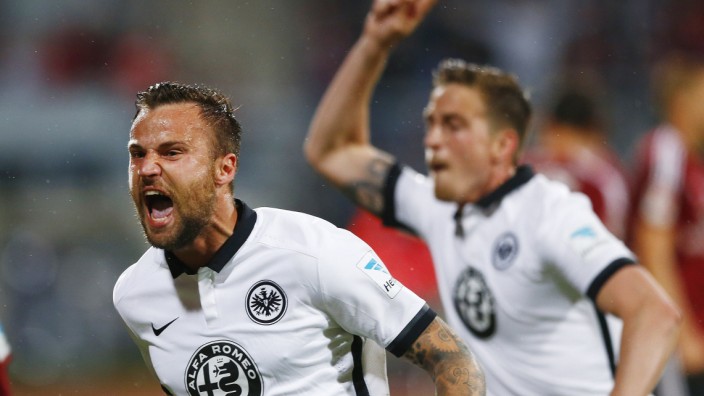Relegation: Haris Seferovic bejubelt seinen Treffer, der Frankfurt in der Bundesliga hält.