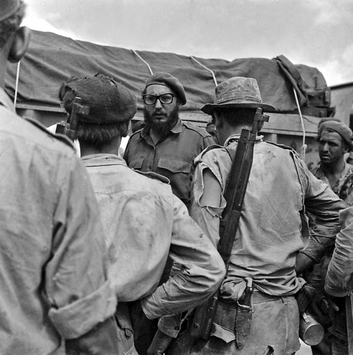 Cuban President Castro talks to Cuban Armed Forces members during Bay of Pigs invasion