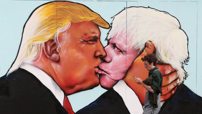 Außenhandel: Menetekel an der Wand: Donald Trump und Boris Johnson auf einem Streetart-Gemälde in Bristol, im Südwesten von England.