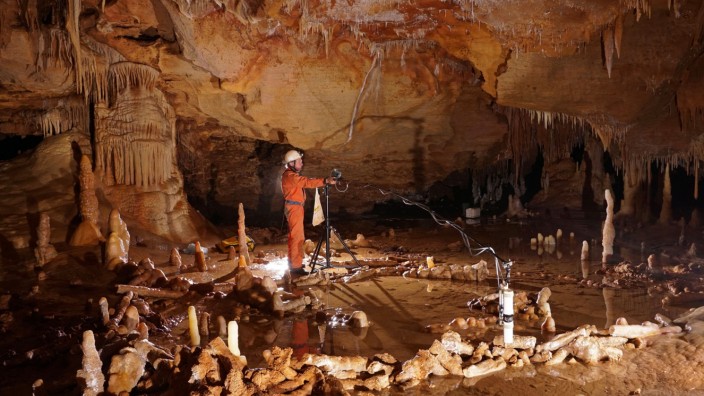Paläoanthropologie: Fund in der Bruniquel-Höhle in Frankreich: verblüffend geschickte Neandertaler