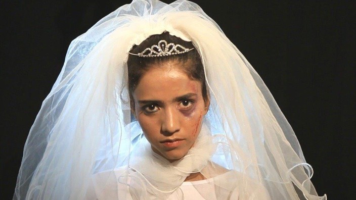 Afghanische Rapperin Sonita Alizadeh: Sonita Alizadeh, geboren in Herat, Afghanistan, fing an zu rappen, als sie verheiratet werden sollte: "Sie sagen, es ist Zeit, mich zu verkaufen. Aber ich bin doch auch ein Mensch, das sind meine Augen..." Foto: Realfiction