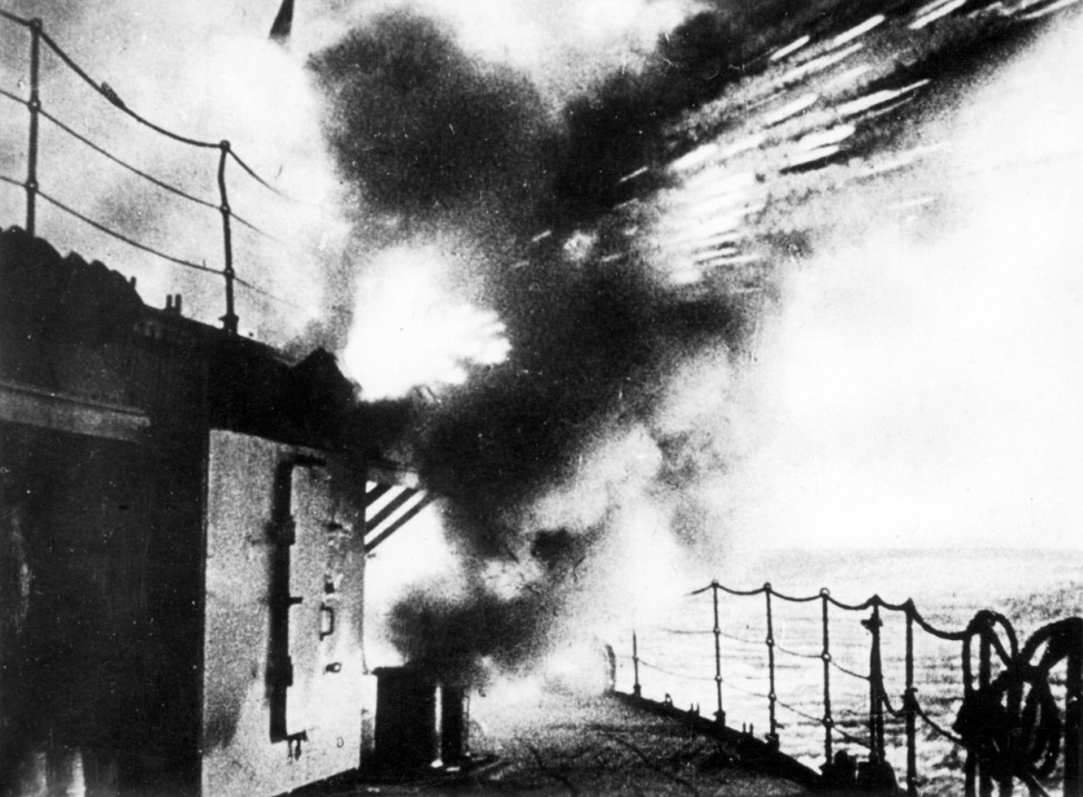 Treffer auf einem deutschen Kriegsschiff