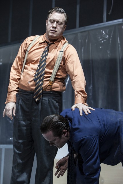 Dahin muss es ein Schauspieler erst mal schaffen: Imposant: Nicholas Ofczarek bei einer Aufführung in Wien.