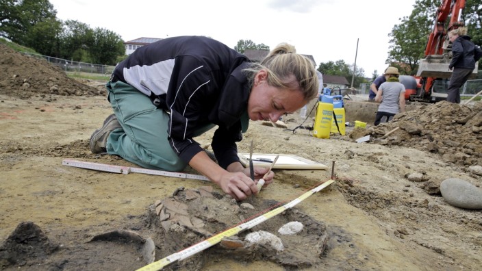 Münsing: Am Pallaufhof legten Archäologen voriges Jahr Gräber und Grabhügel aus der späten Hallstattzeit frei.