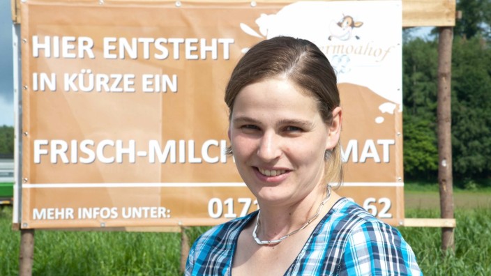 Bruck: Ende Juni soll die Anlage auf dem Hof in Taglaching stehen. Maria Deuschl und ihre Familie sind stolz auf die Milch die sie produzieren.
