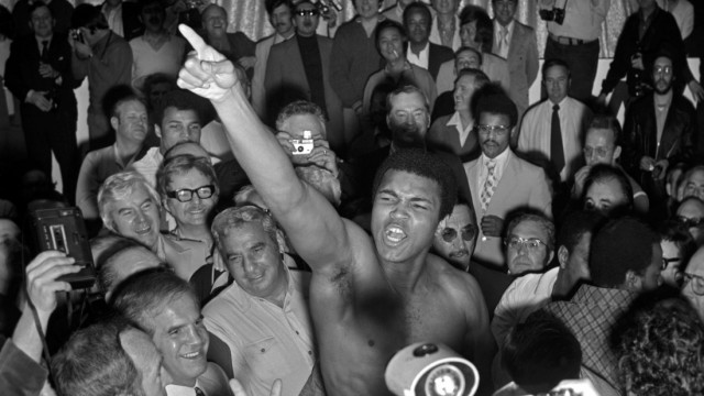 Boxing legend Muhammad Ali dies at the age of 74