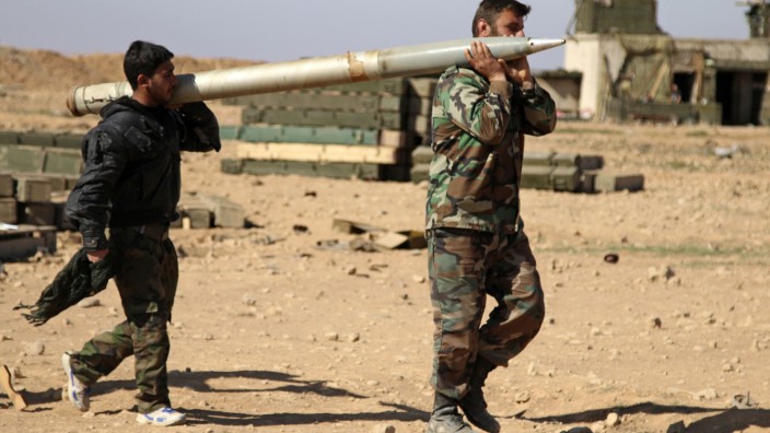 Soldaten der syrischen Armee in der Provinz Al-Rakka