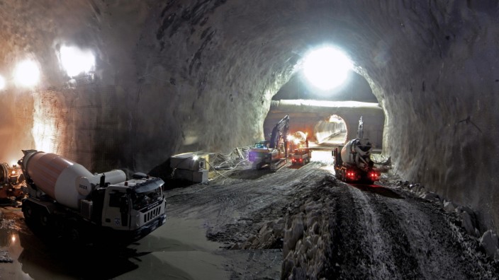 Zugverkehr: Am Brenner schreiten die Bohr- und Sprengarbeiten für den 64 Kilometer langen Haupttunnel zügig voran.