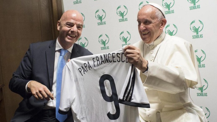 Papst Franziskus und FIFA-Präsidenten Gianni Infantino