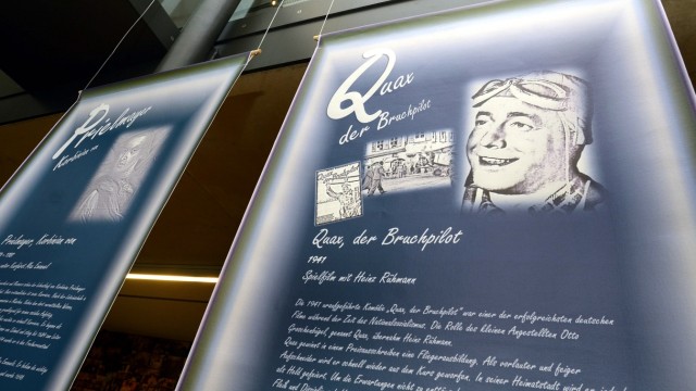 Neue Ausstellung im Museum: Auch für seltene Buchstaben wurde eine Person gefunden: "Quax der Bruchpilot" wurde von Heinz Rühmann gespielt, der Film entstand am Fliegerhorst.