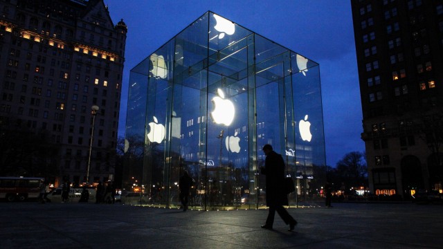 Hyperkapitalismus und Digitalisierung: "Tempel des Hyperkapitalismus": Apple Flagship-Store in New York