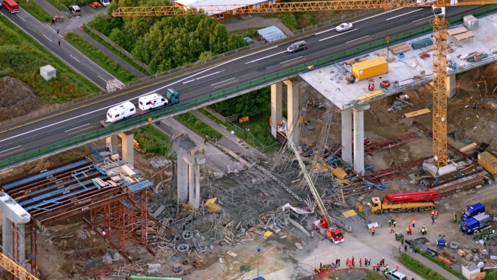 Prozess: Die Luftaufnahme vom 15. Juni 2016 zeigt die Unfallstelle am Ersatzneubau der Talbrücke Schraudenbach der Autobahn 7 bei Werneck.