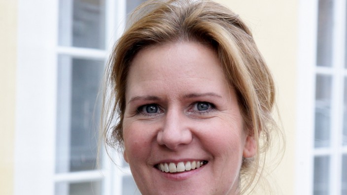 Bürgerversammlung: Bürgermeisterin Susanne Hoyer appelliert an Grundstücksbesitzer, mehr von ihrem Grund zu verkaufen.