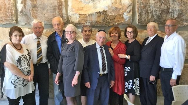 Gauting/Yad Vashem: Treffen in Israel (v.li.): Eti Mokady, Ekkehard Knobloch, Zwi Katz, Sabine Baumgartner, Marianne und Walter Fürnrohr, Brigitte Servatius.