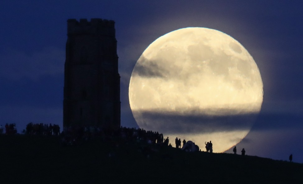***BESTPIX*** Strawberry Moon Rises Over Glastonbury Tor